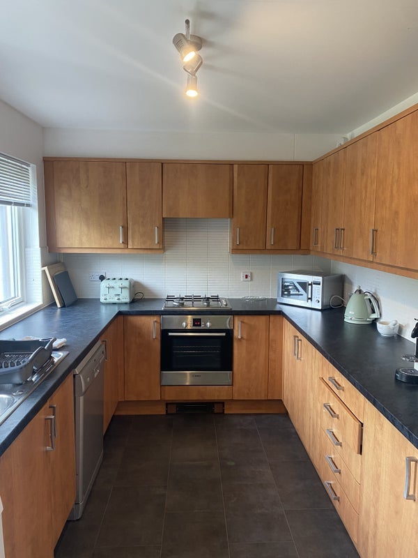 Room Broomhill Way in Poole