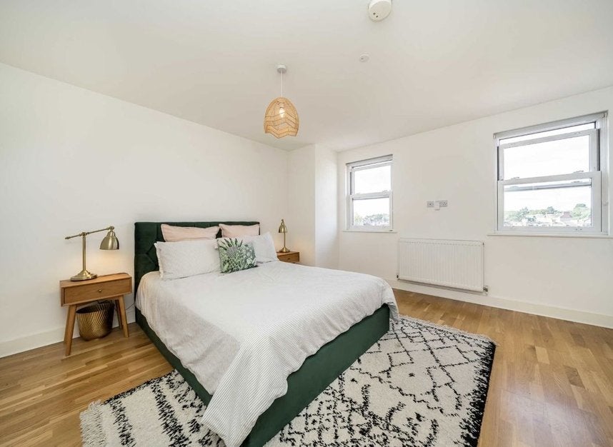 Flat Brockley Road in Greater London