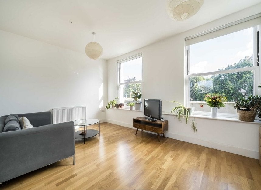 Flat Brockley Road in Greater London