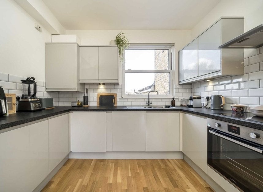 Flat Brockley Road in Greater London