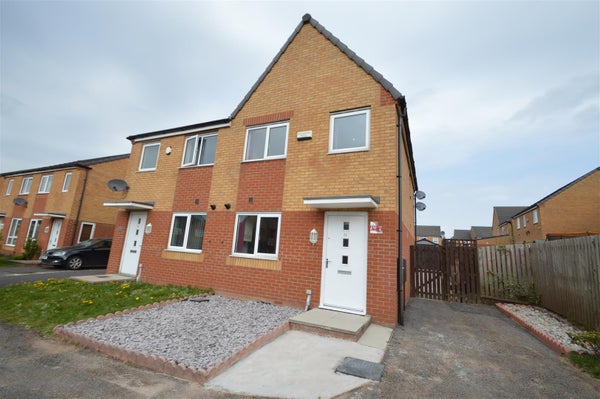 House Chassen Close in Manchester