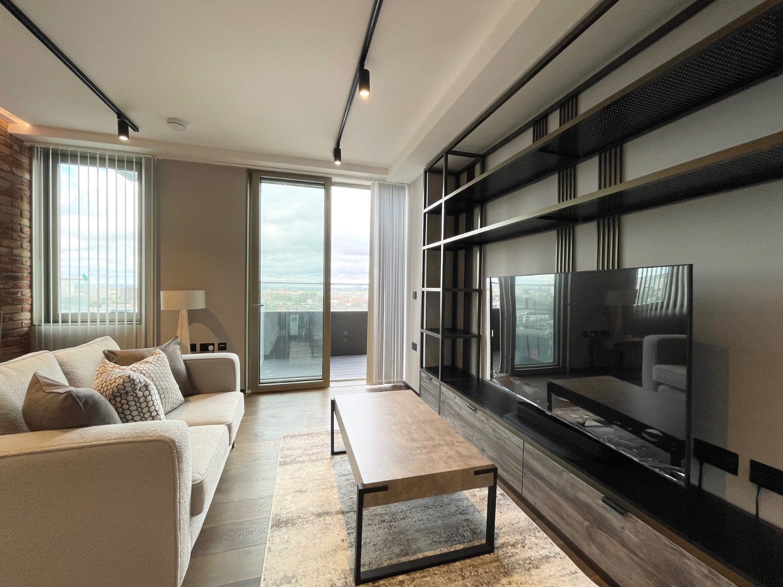 Flat Plough Yard in Greater London