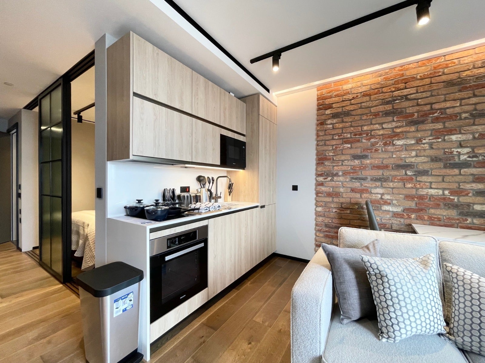 Flat Plough Yard in Greater London