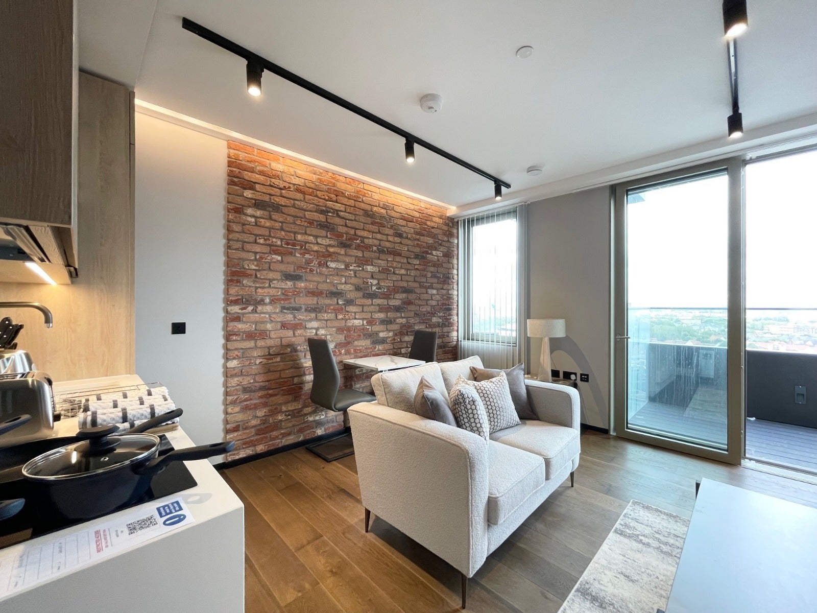 Flat Plough Yard in Greater London