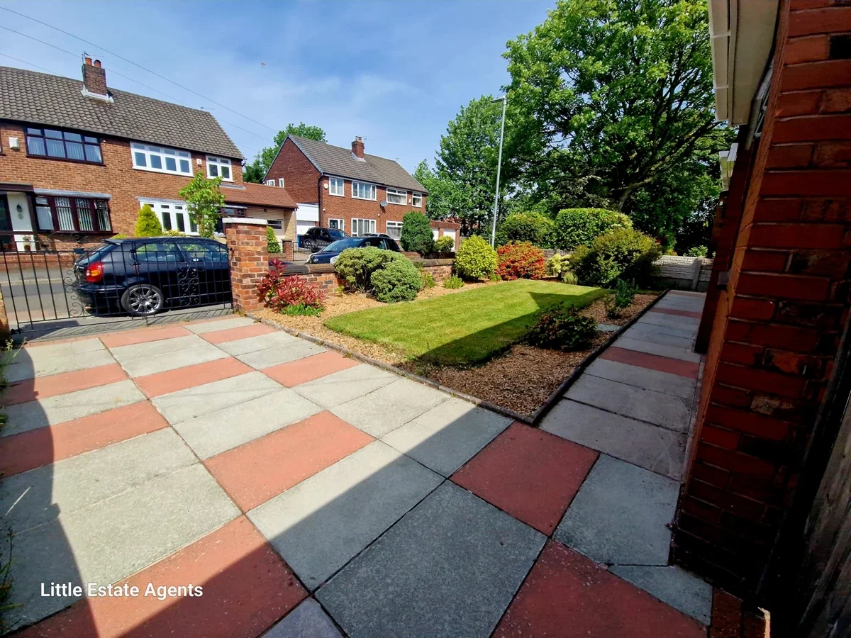 House Vining Road in Whiston