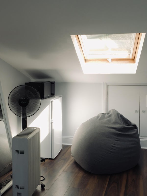 Room Rosebery Avenue in Greater London