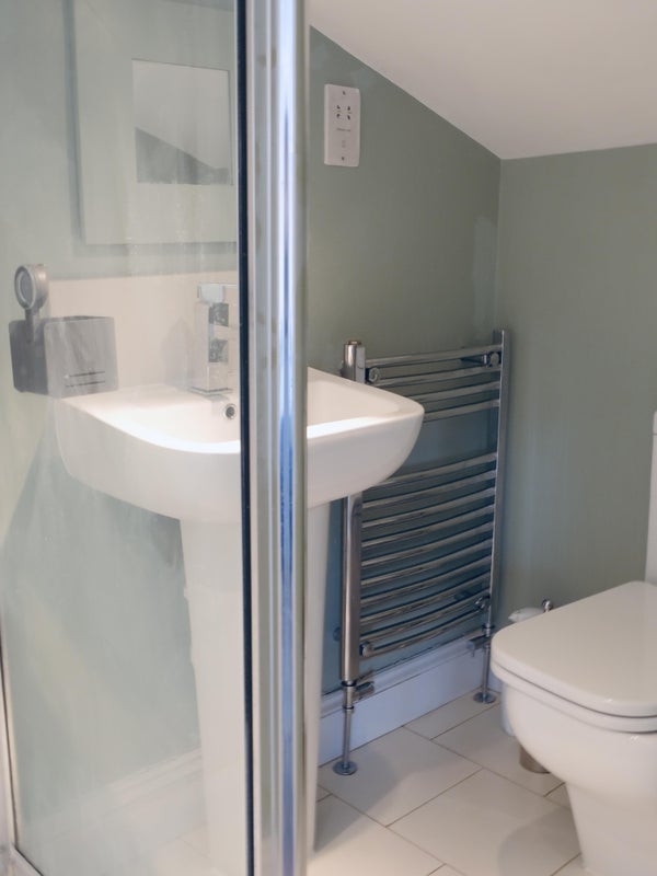 Room Rosebery Avenue in Greater London