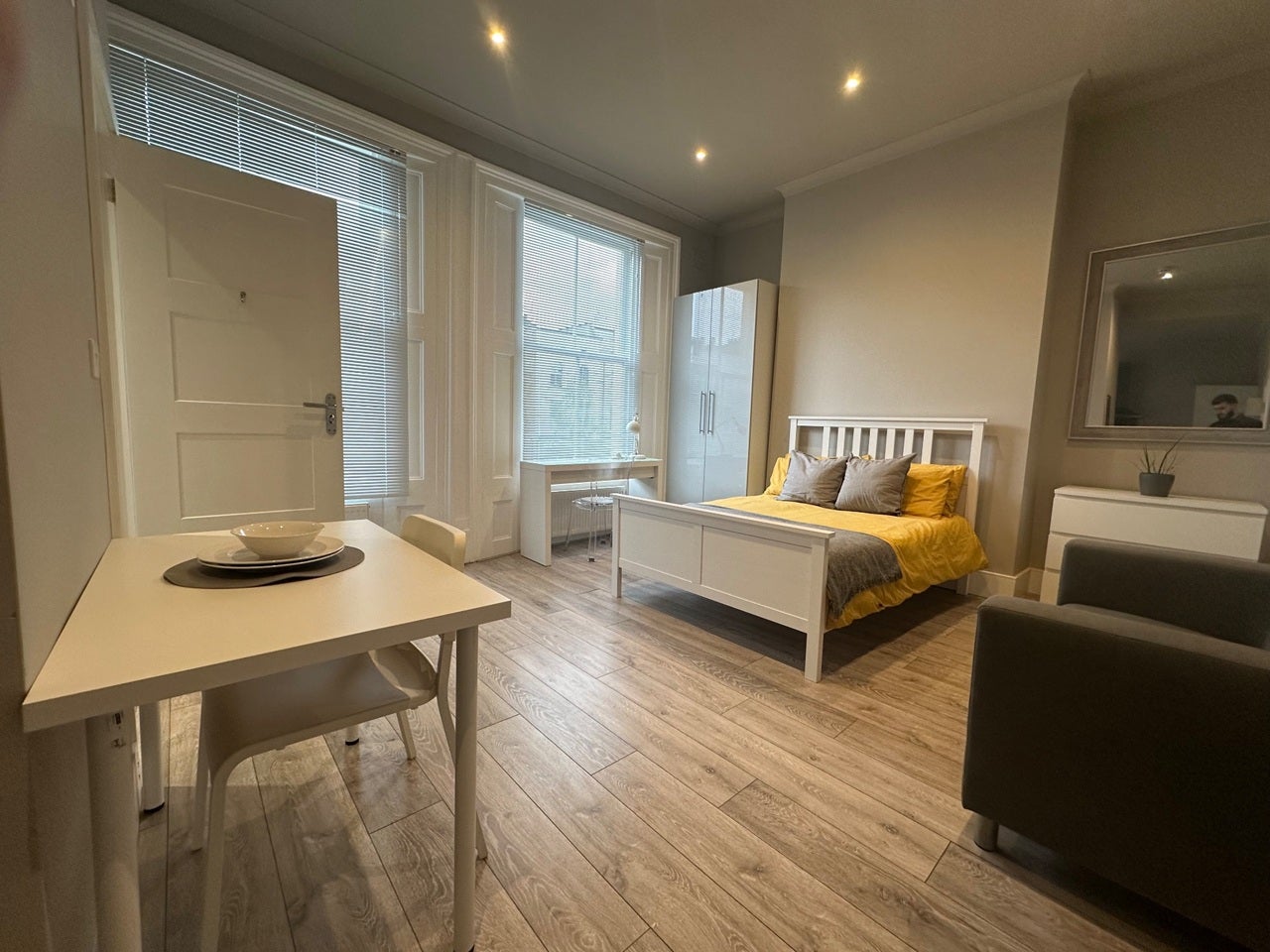 Flat Yonge Park in Greater London