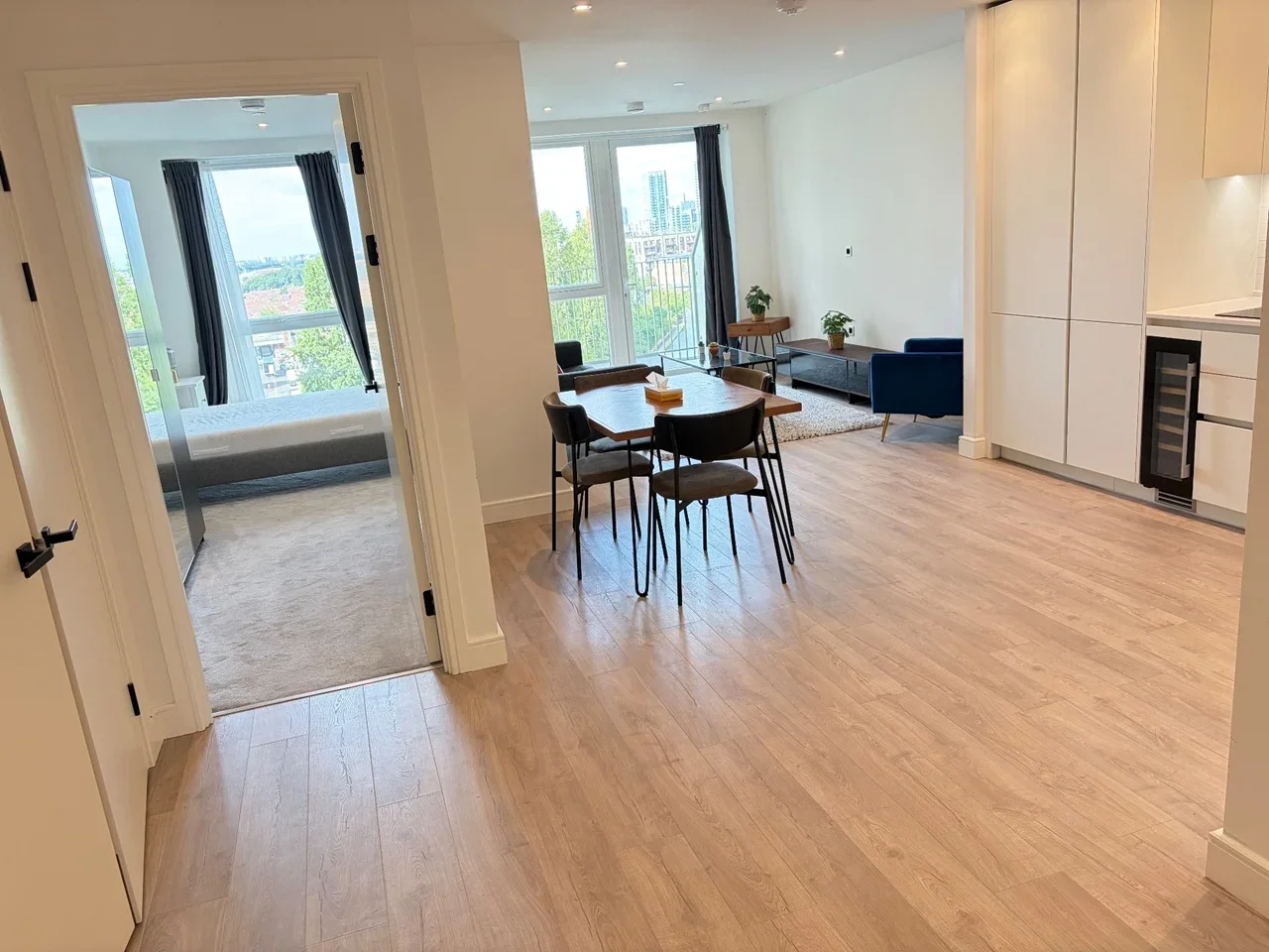 Flat Abbeydale Road in Greater London
