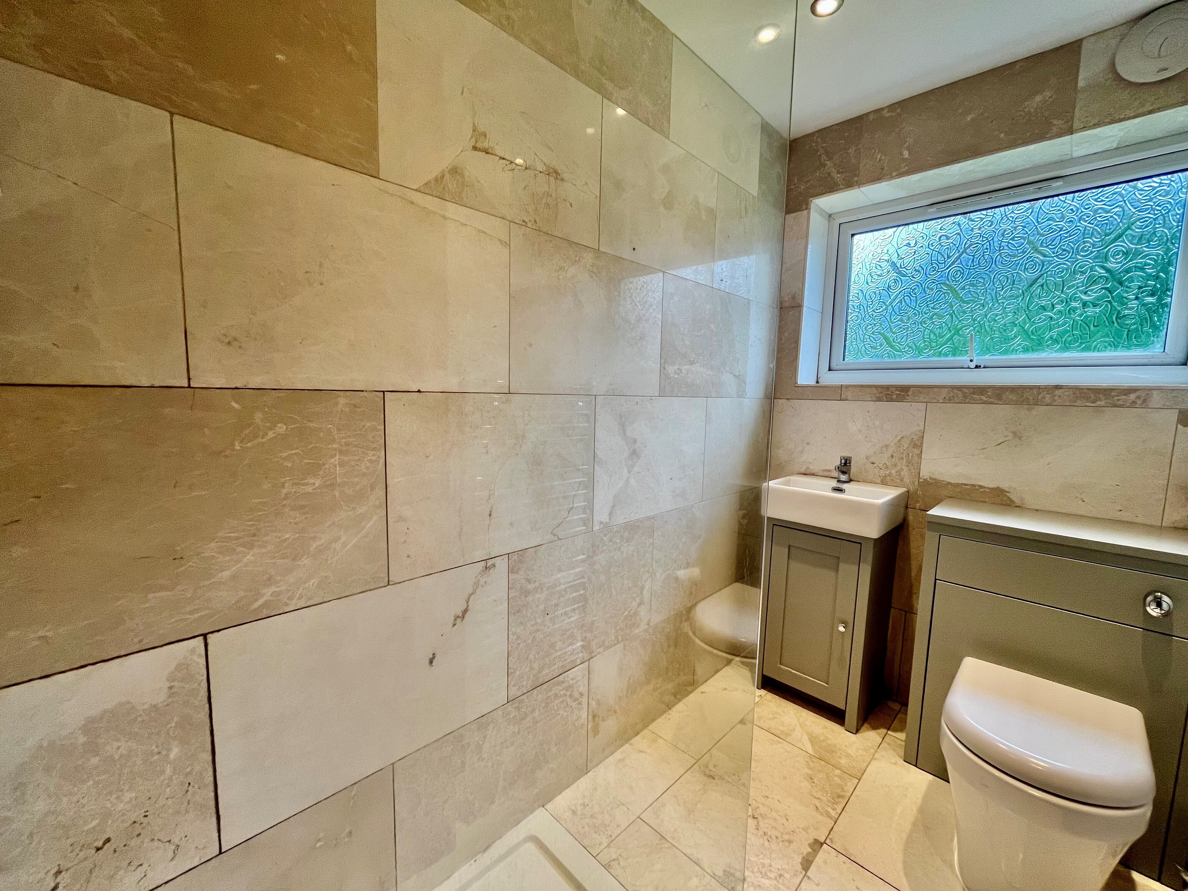 Flat Greenview Court in Leeds