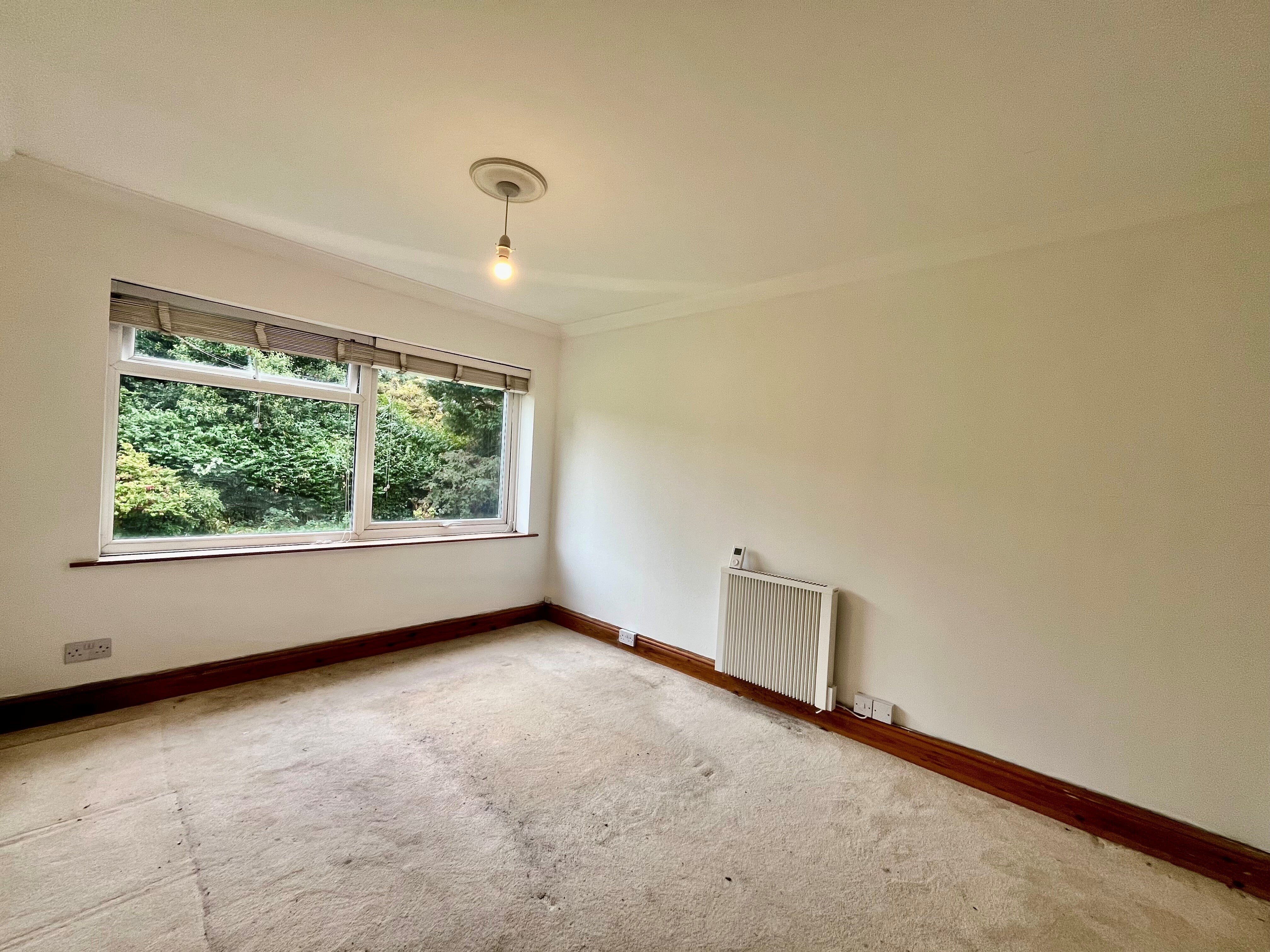 Flat Greenview Court in Leeds