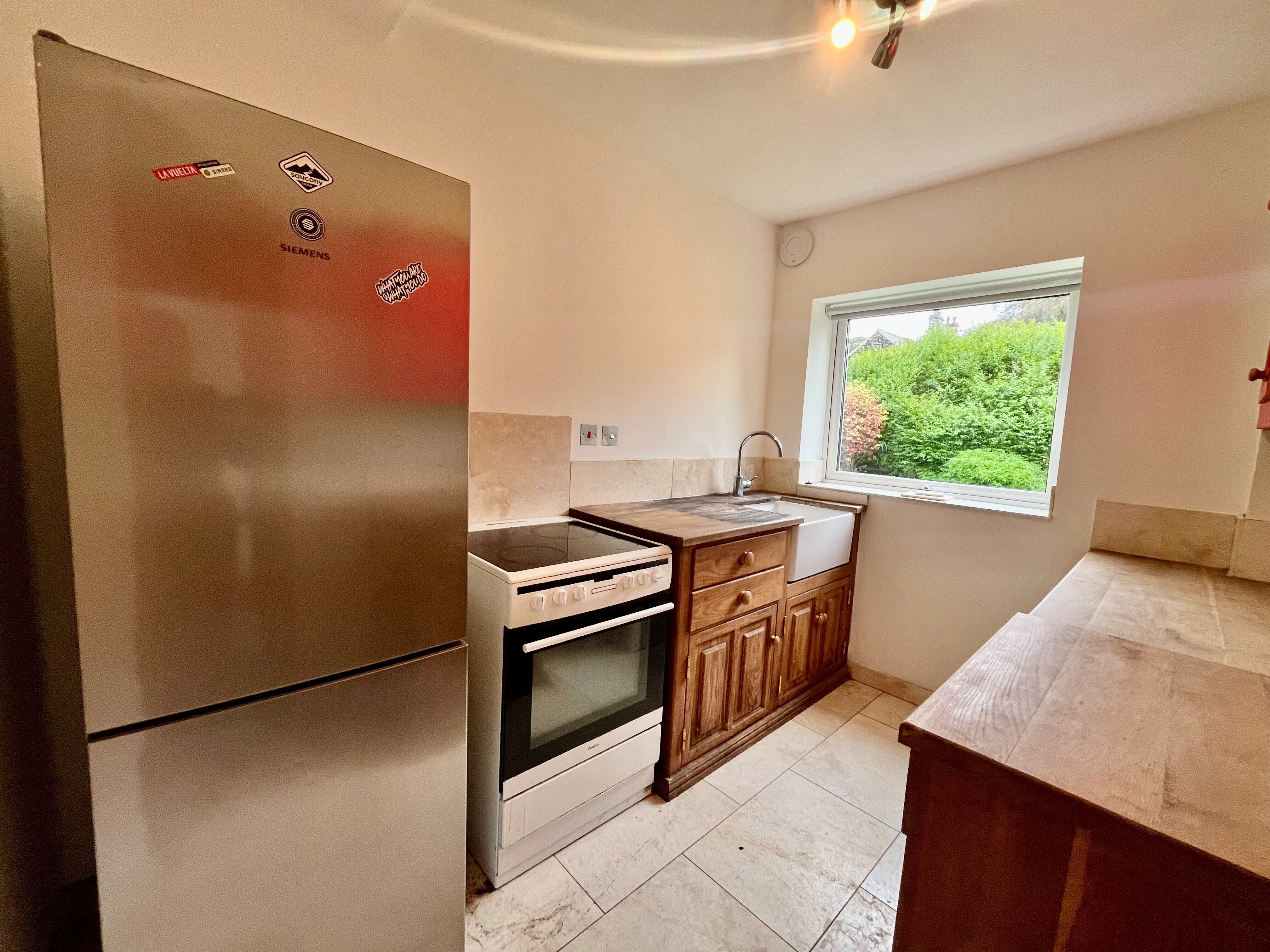 Flat Greenview Court in Leeds