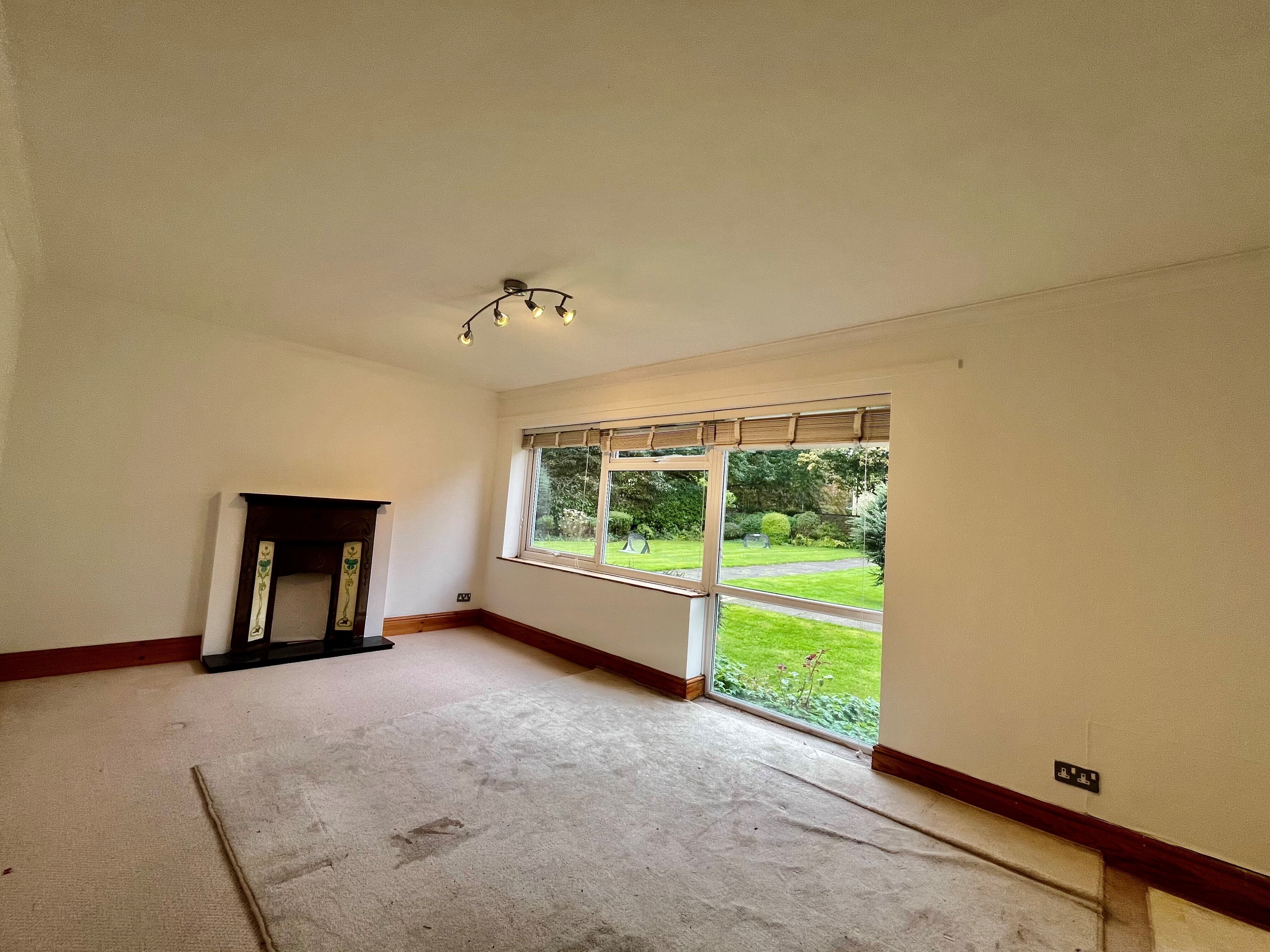 Flat Greenview Court in Leeds