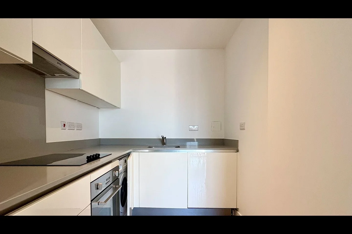 Flat Greenhill Way in Greater London