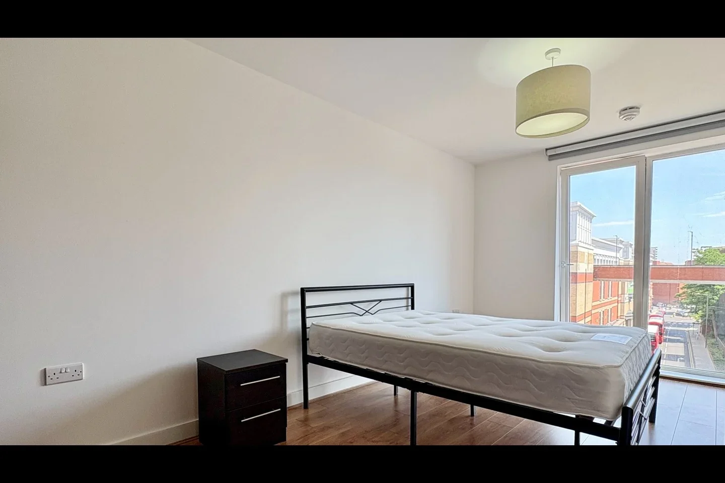 Flat Greenhill Way in Greater London