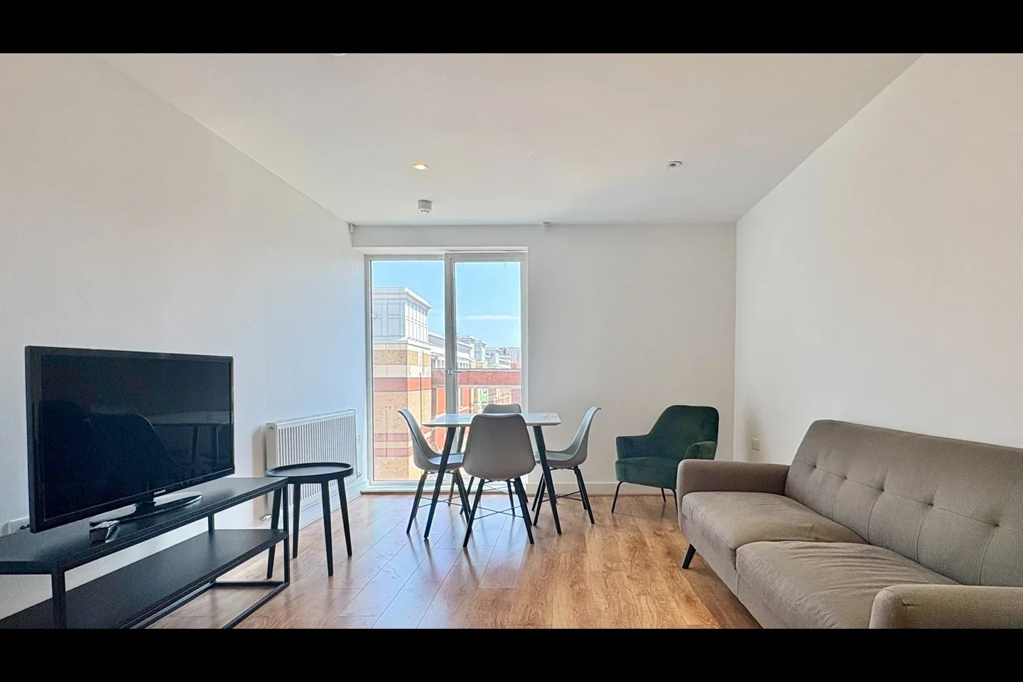 Flat Greenhill Way in Greater London