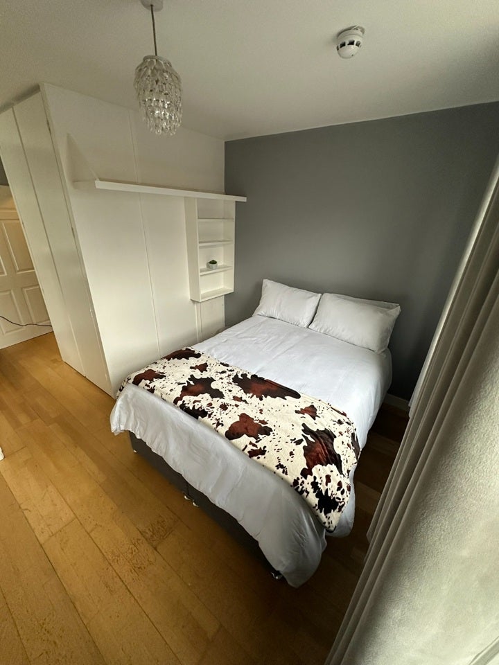 Room Burnley Road in Greater London