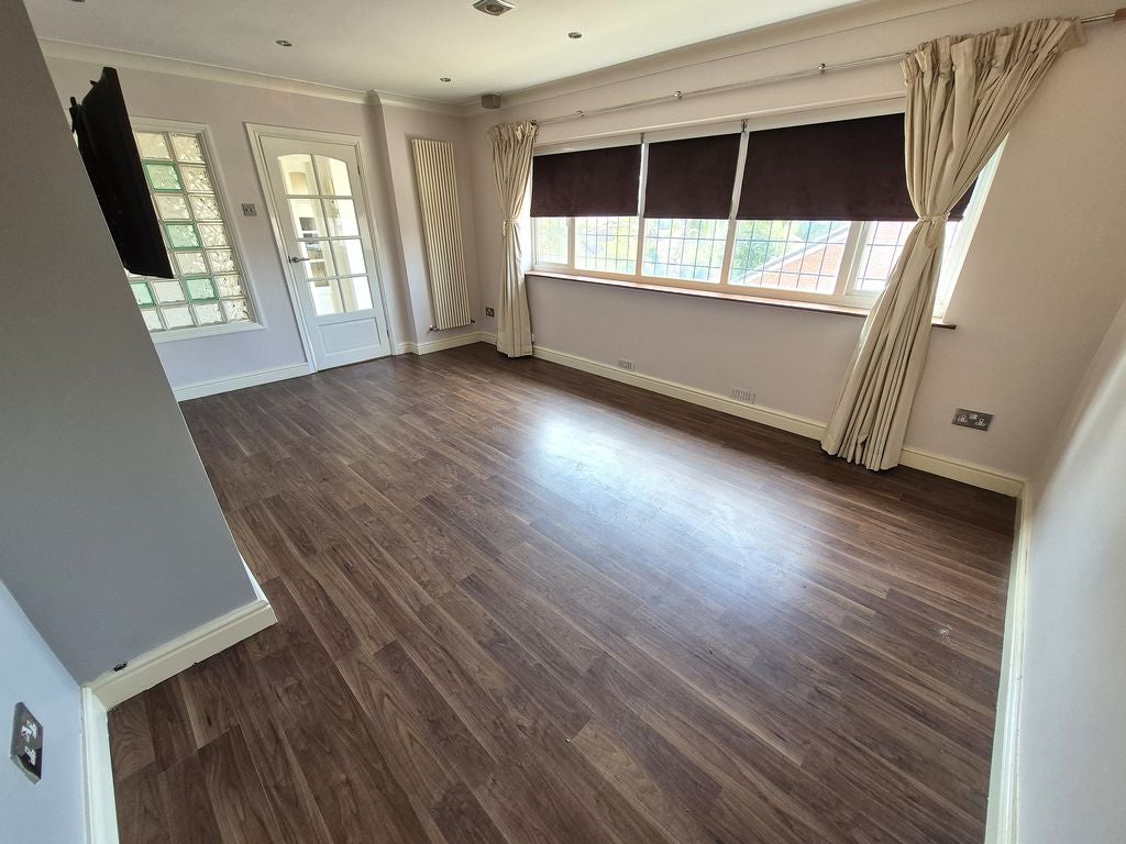 Flat Blenheim Way in Birmingham