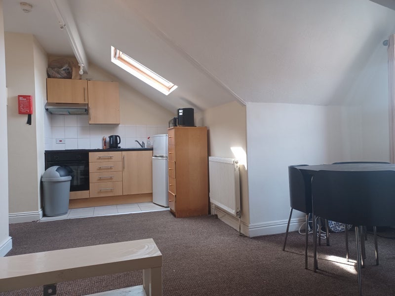 Room Back Sholebroke Row in Leeds