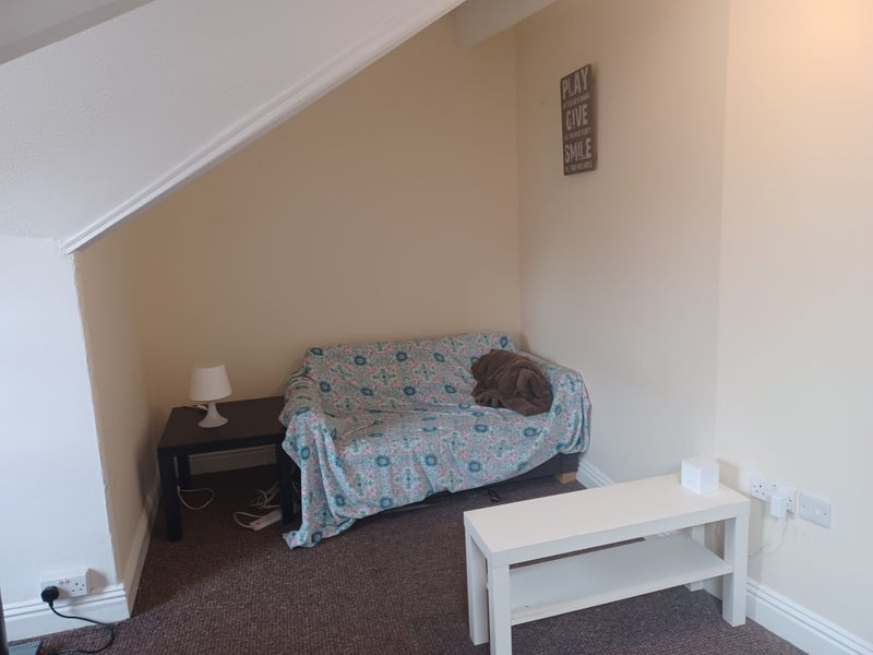 Room Back Sholebroke Row in Leeds