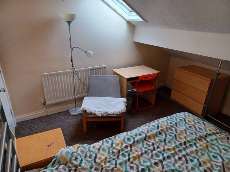 Room Back Sholebroke Row in Leeds