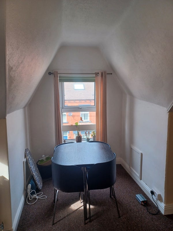 Room Back Sholebroke Row in Leeds