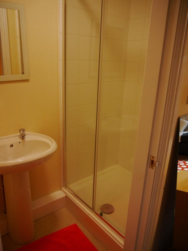 Room Back Sholebroke Row in Leeds