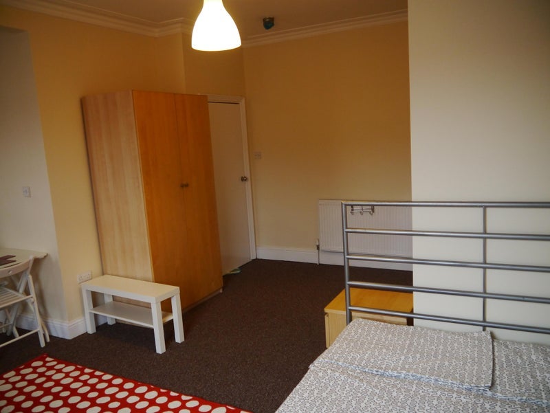 Room Back Sholebroke Row in Leeds