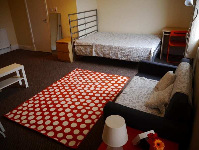 Room Back Sholebroke Row in Leeds