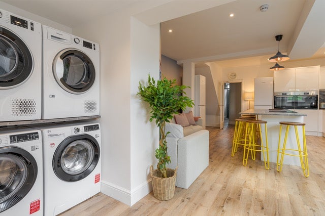 Room Langton Road in Bristol