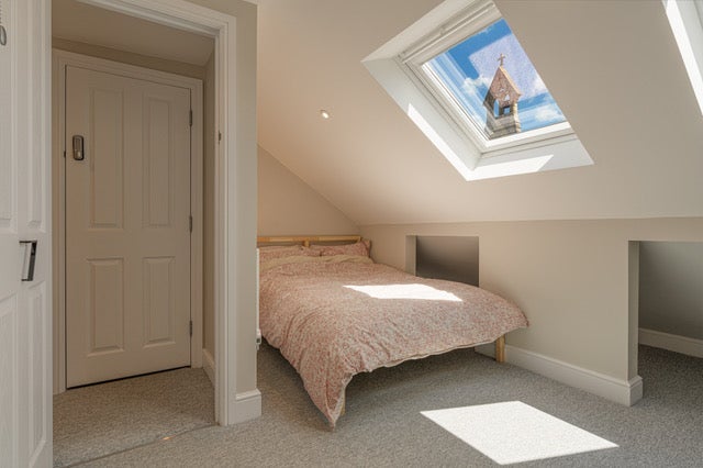 Room Langton Road in Bristol