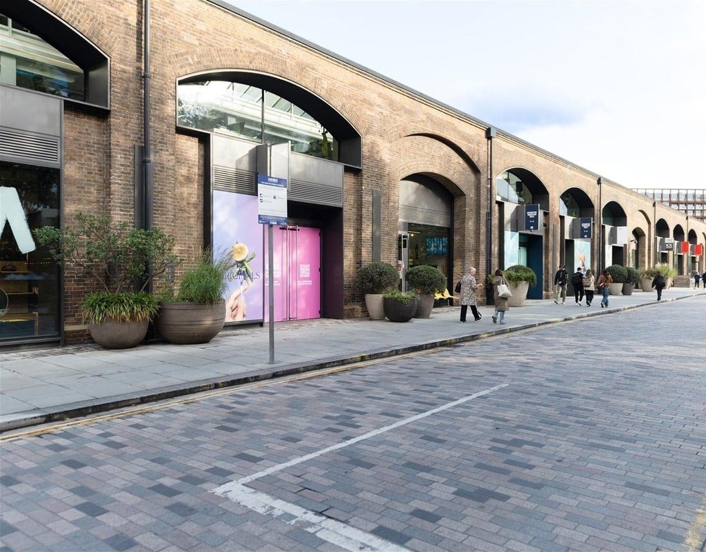 Flat Lewis Cubitt Walk in Greater London