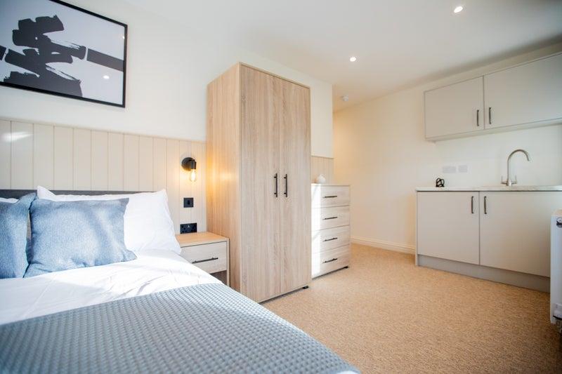 Room Repton Road in Bristol