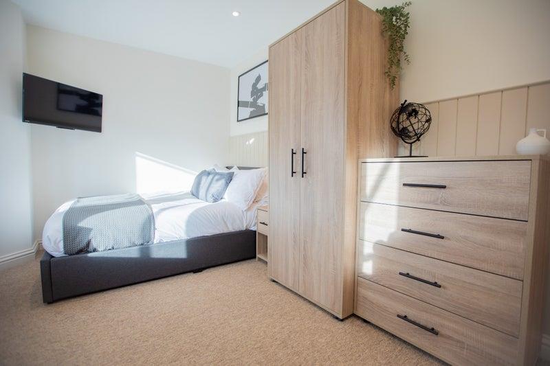 Room Repton Road in Bristol