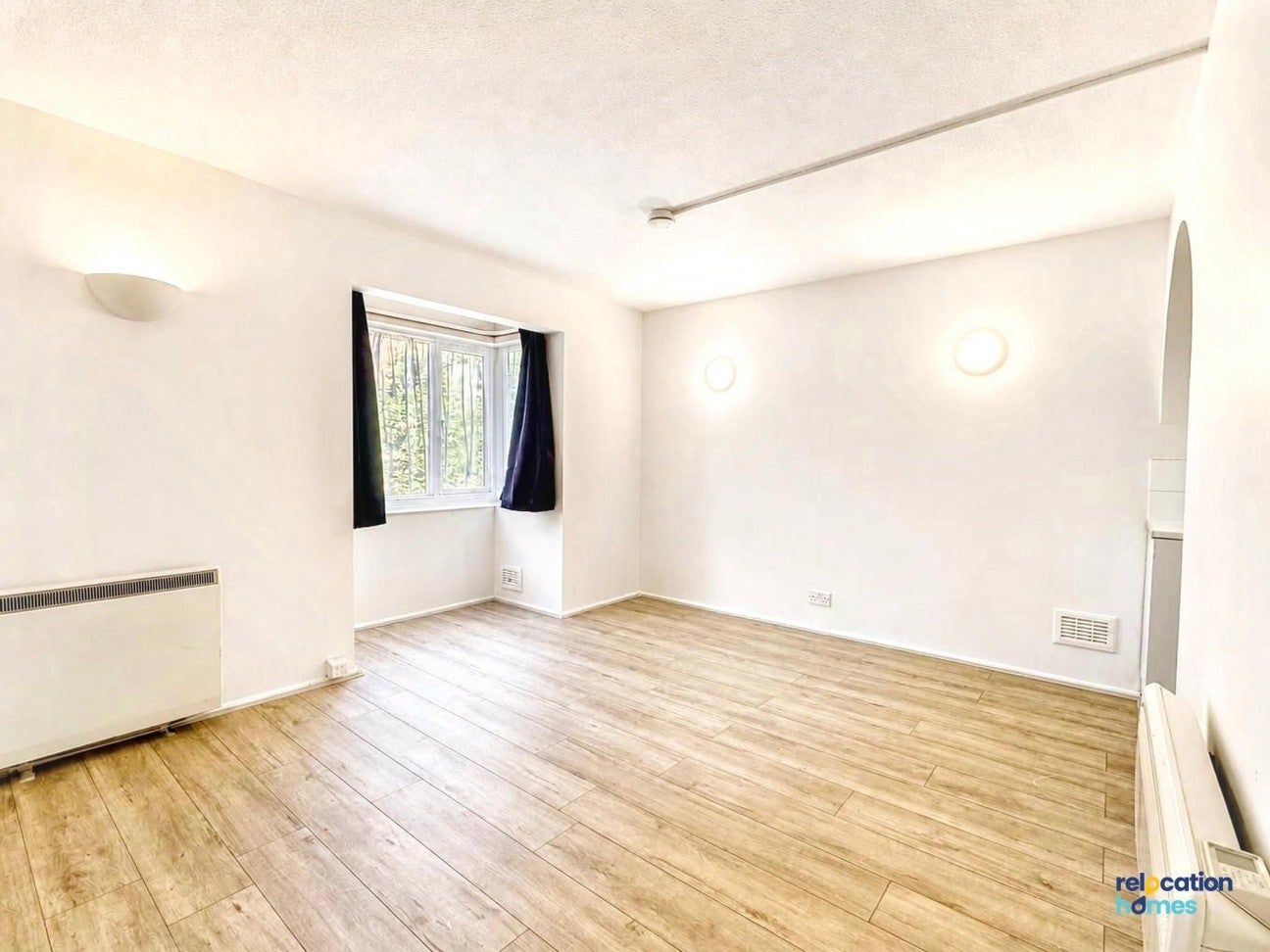 Flat Maltby Drive in Greater London