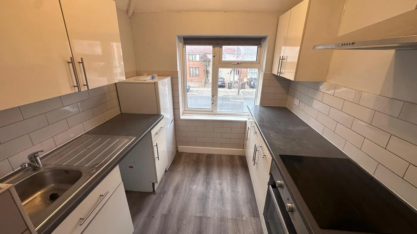 Flat Lodge Avenue in Greater London