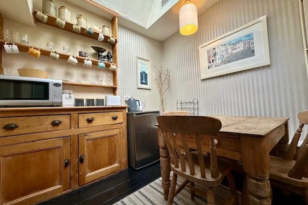 Flat Royal York Crescent in Bristol