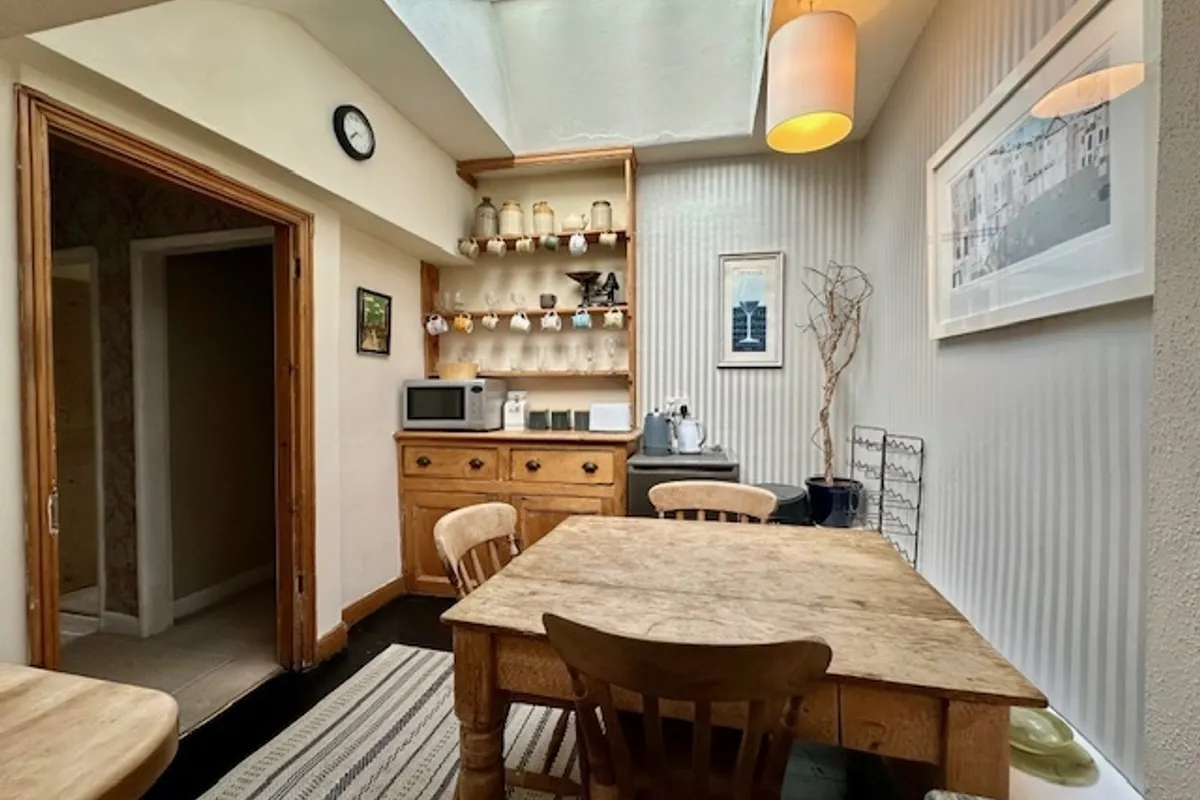 Flat Royal York Crescent in Bristol