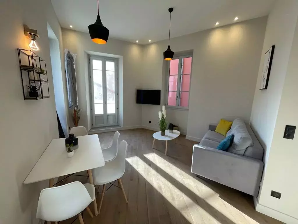 Flat Montée du Grand Palais in Nice