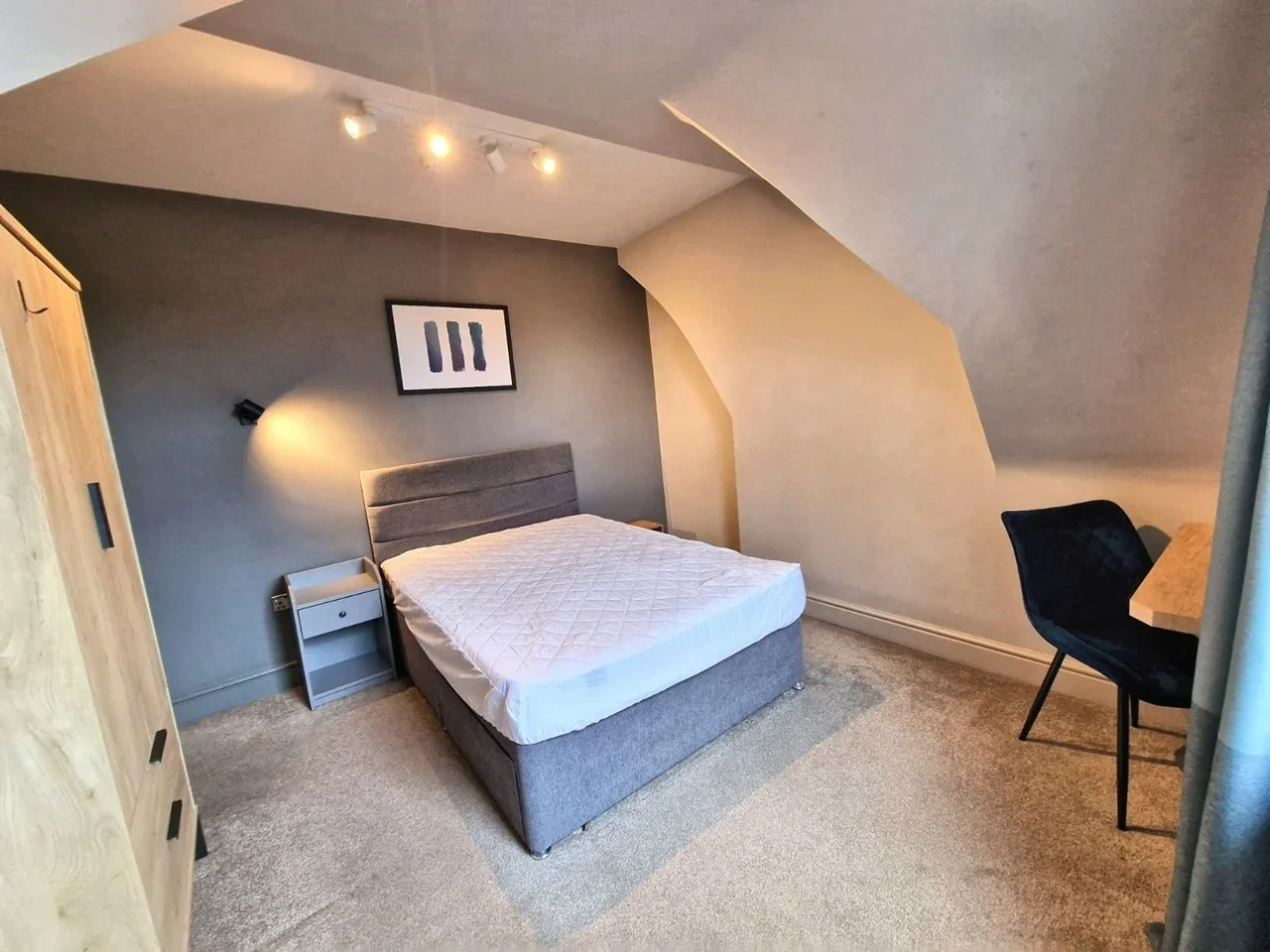 Room Victoria Road in Tamworth