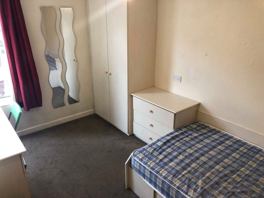 Flat Ash Road in Leeds