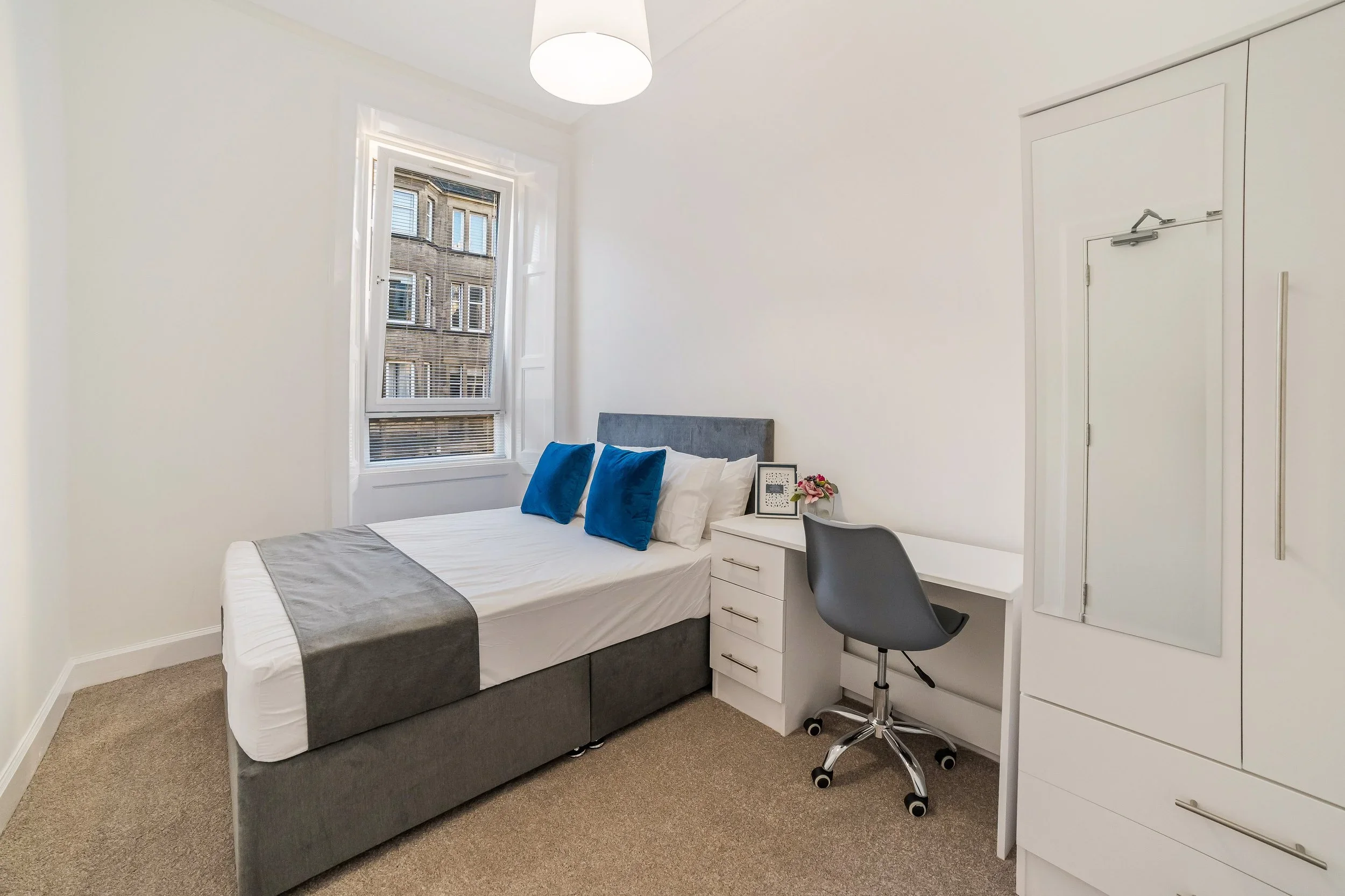 Flat Ogilvie Terrace in City of Edinburgh