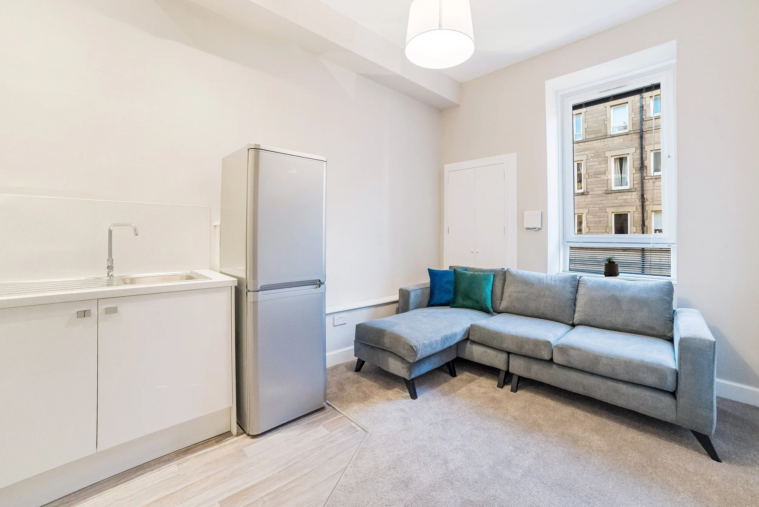 Flat Ogilvie Terrace in City of Edinburgh