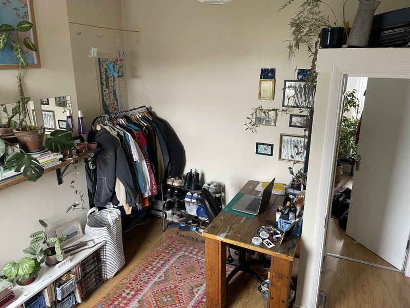Room Mildenhall Road in Greater London