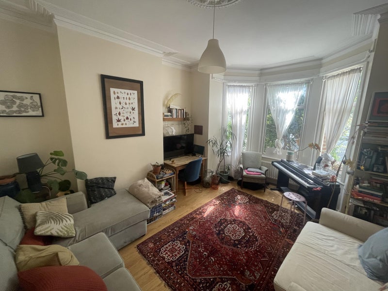 Room Mildenhall Road in Greater London