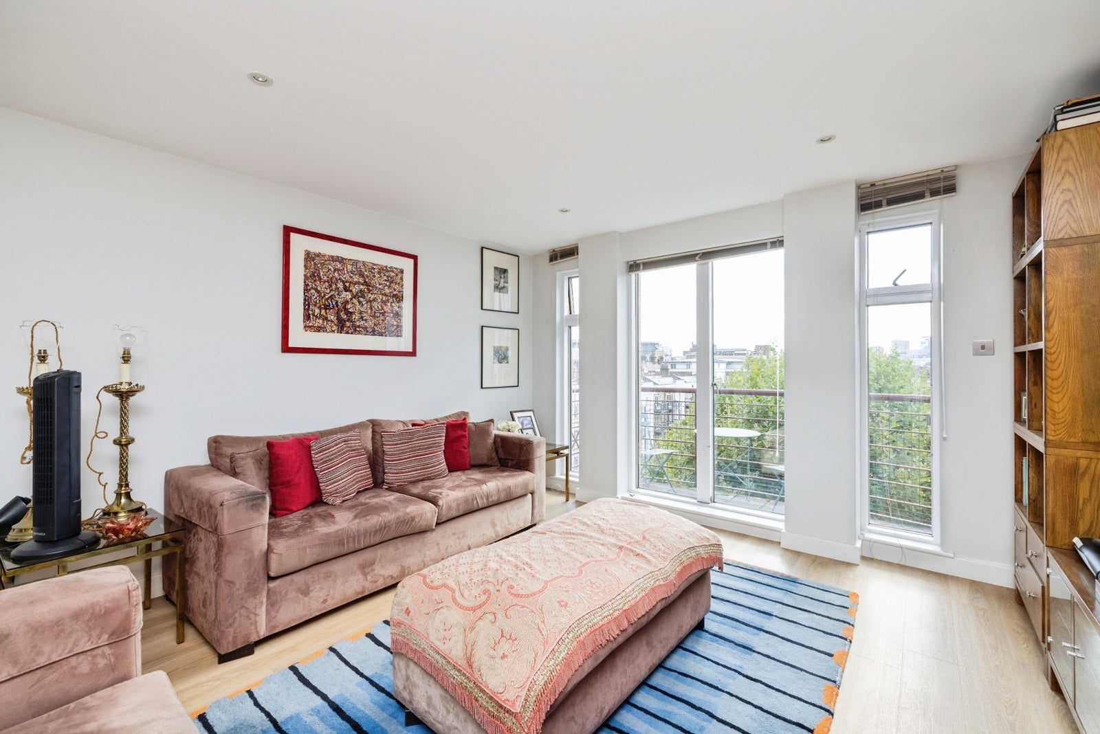 Flat Spital Square in Greater London