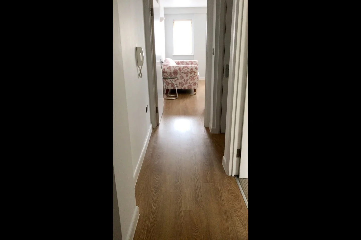 Flat Westferry Road in Greater London