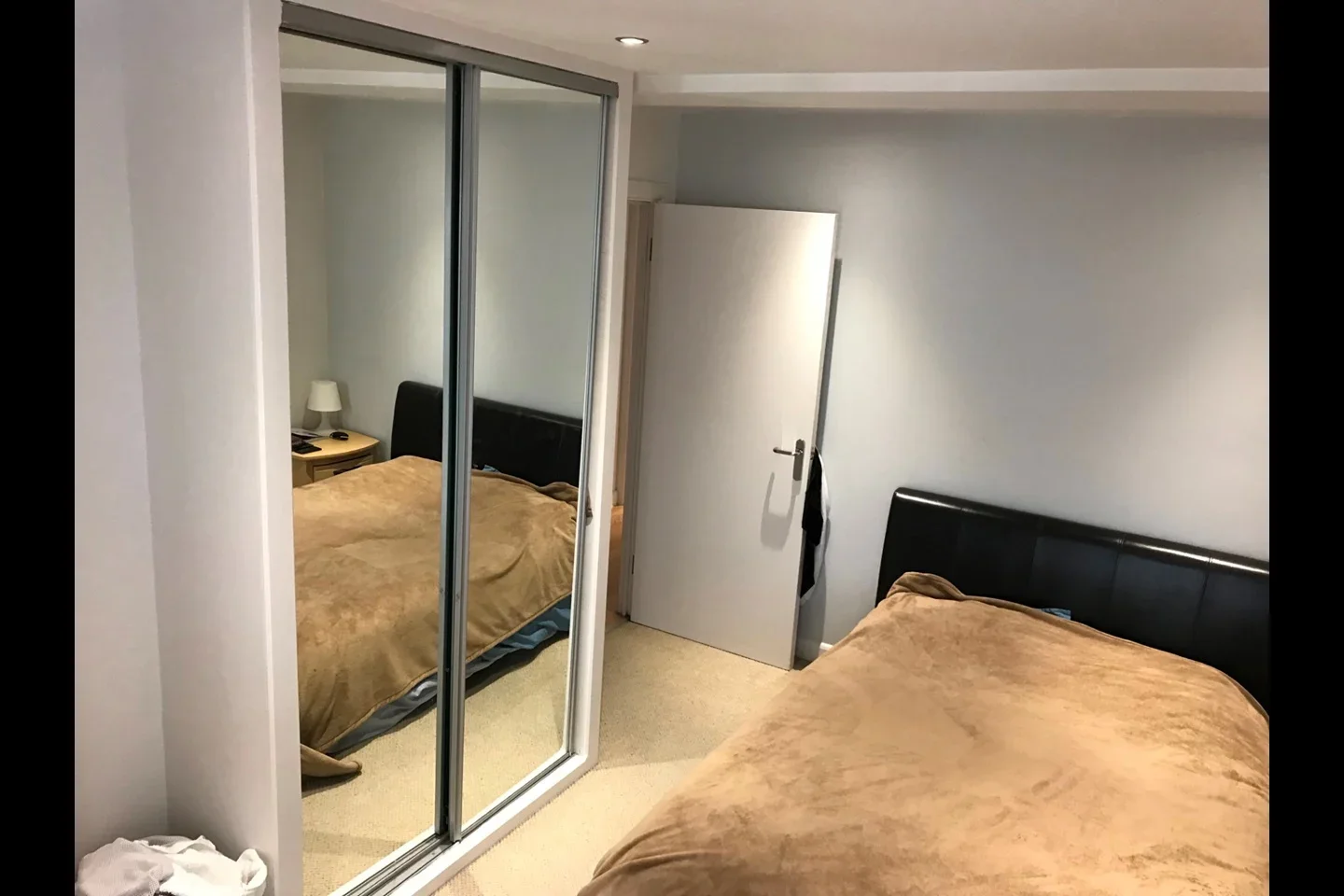 Flat Westferry Road in Greater London