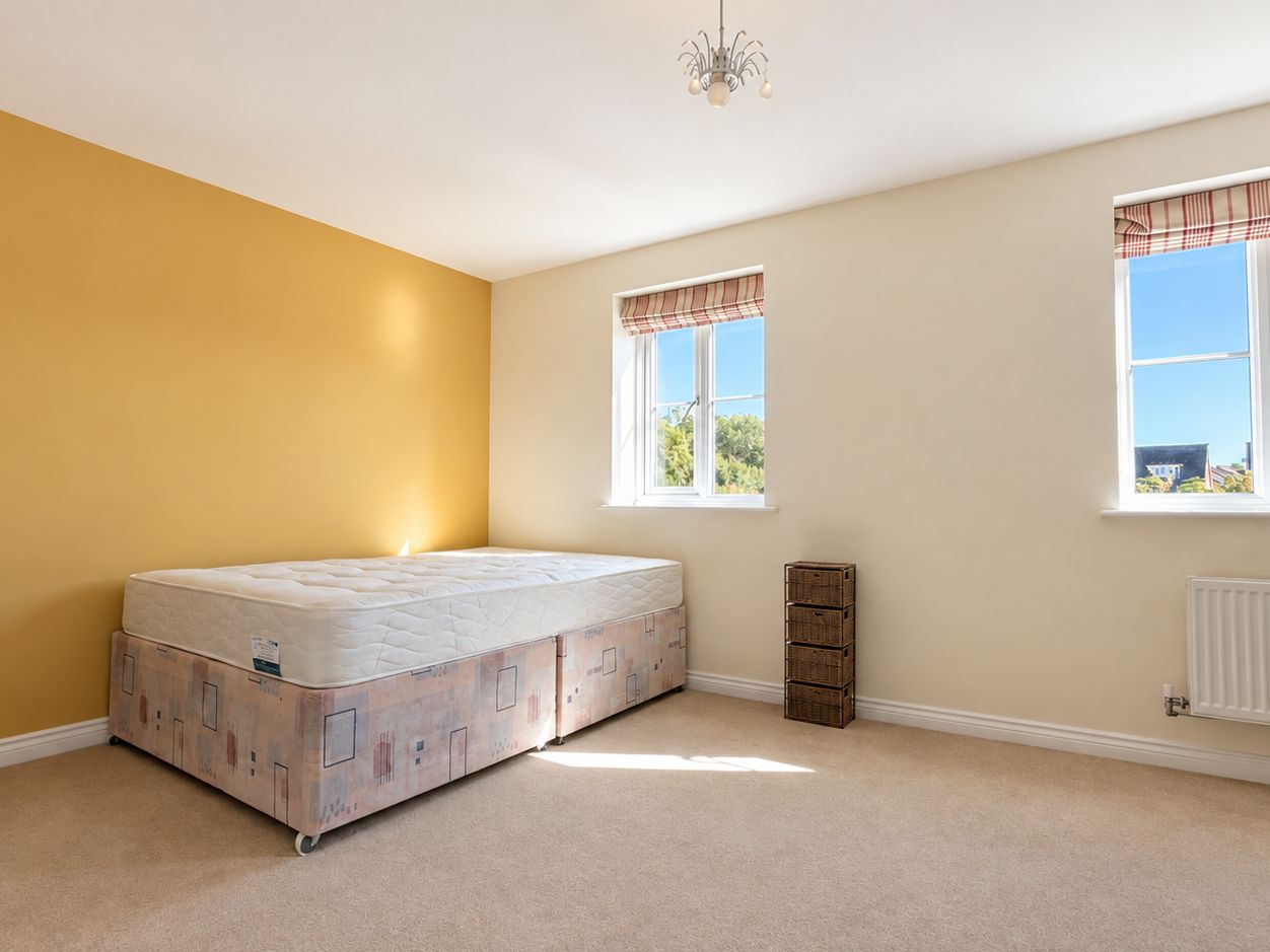 Room Wood Mead in Stoke Gifford