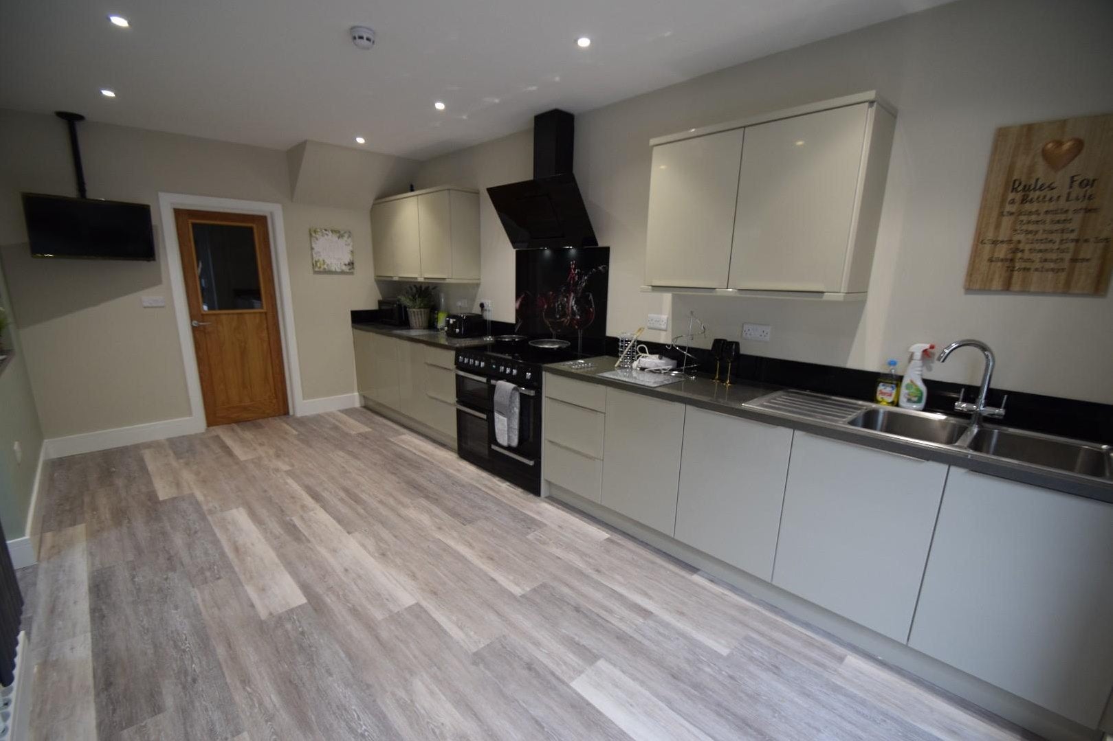Room Langney Road in Eastbourne